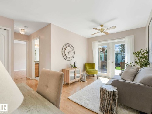 12 Muir Drive, St. Albert, AB - Indoor Photo Showing Living Room