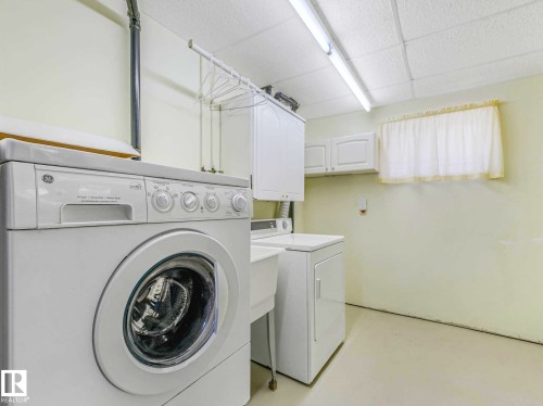 12 Muir Drive, St. Albert, AB - Indoor Photo Showing Laundry Room