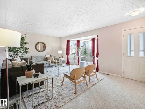 12 Muir Drive, St. Albert, AB - Indoor Photo Showing Living Room