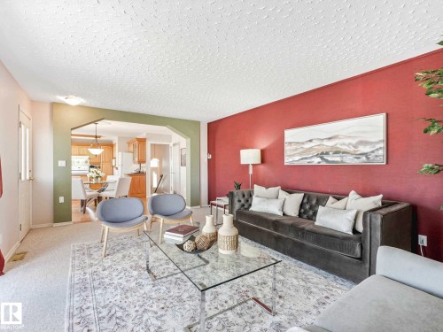 12 Muir Drive, St. Albert, AB - Indoor Photo Showing Living Room