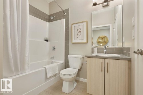 8727 224 Street, Edmonton, AB - Indoor Photo Showing Bathroom