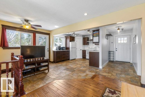 21 Mill Drive, St. Albert, AB - Indoor Photo Showing Kitchen