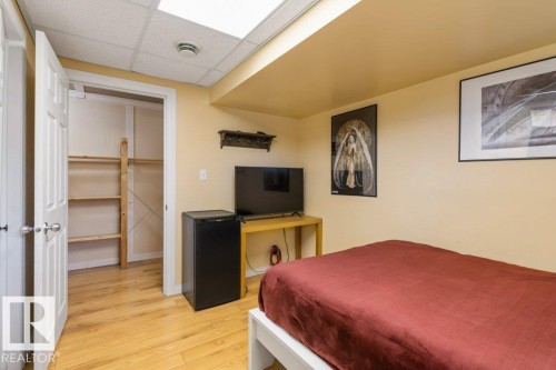 21 Mill Drive, St. Albert, AB - Indoor Photo Showing Bedroom
