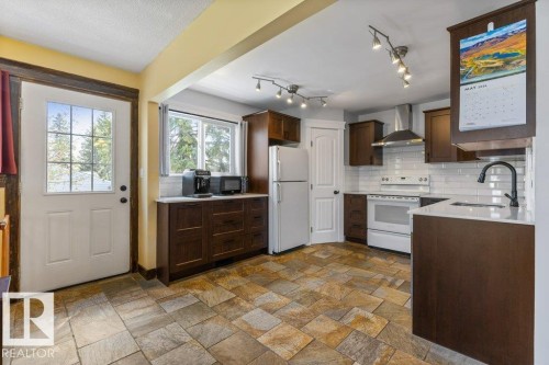 21 Mill Drive, St. Albert, AB - Indoor Photo Showing Kitchen