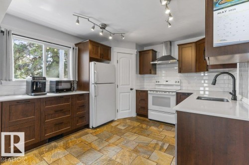 21 Mill Drive, St. Albert, AB - Indoor Photo Showing Kitchen