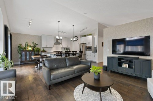 2107 Redtail Common, Edmonton, AB - Indoor Photo Showing Living Room