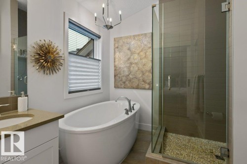 2107 Redtail Common, Edmonton, AB - Indoor Photo Showing Bathroom