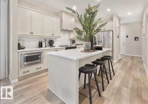12842 213A Street Nw, Edmonton, AB - Indoor Photo Showing Kitchen