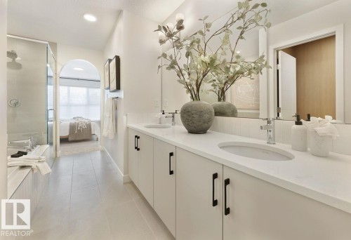 17515 7 Street, Edmonton, AB - Indoor Photo Showing Bathroom