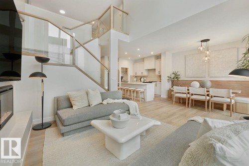 17515 7 Street, Edmonton, AB - Indoor Photo Showing Living Room