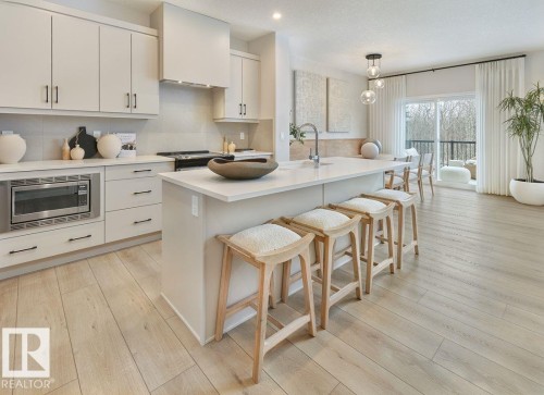 17515 7 Street, Edmonton, AB - Indoor Photo Showing Kitchen With Upgraded Kitchen