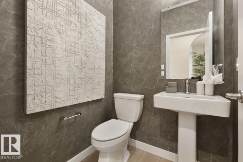 17515 7 Street, Edmonton, AB - Indoor Photo Showing Bathroom