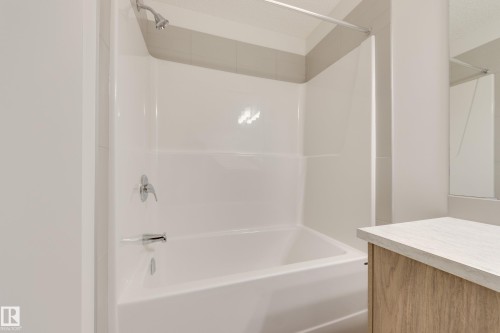 17233 4 Street, Edmonton, AB - Indoor Photo Showing Bathroom