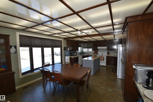 3102 Park Avenue, Mallaig, AB - Indoor