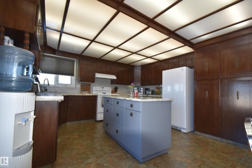 3102 Park Avenue, Mallaig, AB - Indoor Photo Showing Kitchen