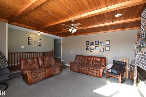 3102 Park Avenue, Mallaig, AB - Indoor