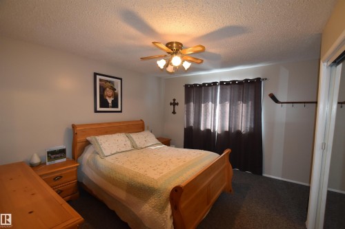 3102 Park Avenue, Mallaig, AB - Indoor Photo Showing Bedroom