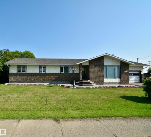 3102 Park Avenue, Mallaig, AB - Outdoor