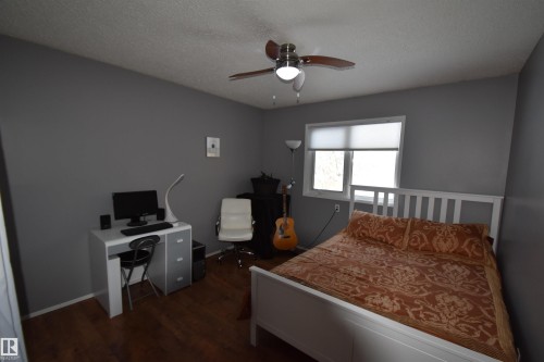 3102 Park Avenue, Mallaig, AB - Indoor