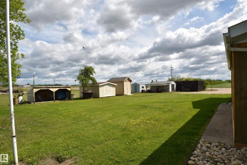 3102 Park Avenue, Mallaig, AB - Outdoor