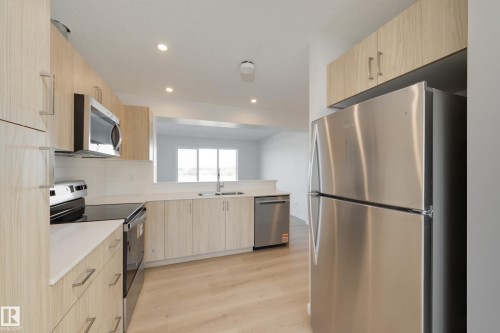17232 4 Street, Edmonton, AB - Indoor Photo Showing Kitchen With Stainless Steel Kitchen With Upgraded Kitchen