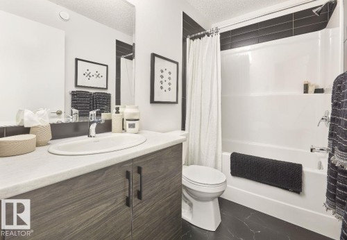 1216 Keswick Drive, Edmonton, AB - Indoor Photo Showing Bathroom