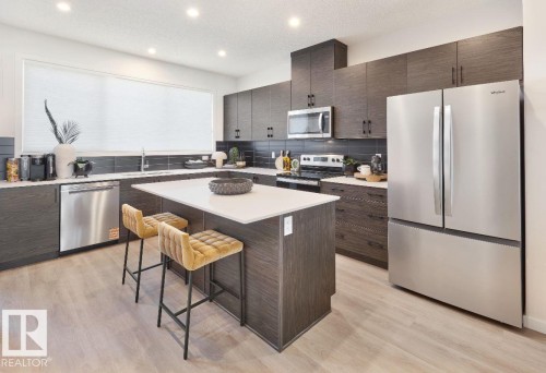 1216 Keswick Drive, Edmonton, AB - Indoor Photo Showing Kitchen With Upgraded Kitchen