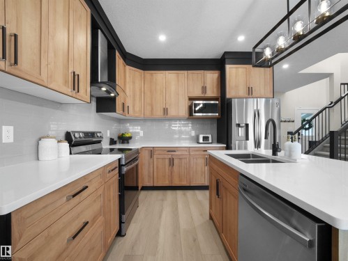 821 Morris Avenue, Leduc, AB - Indoor Photo Showing Kitchen With Double Sink With Upgraded Kitchen