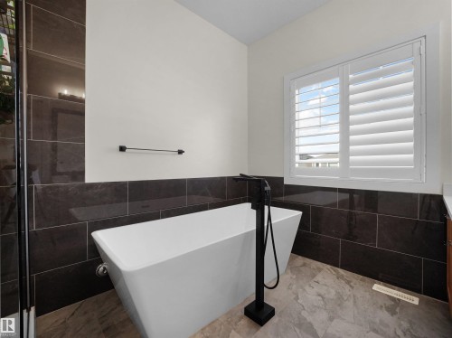 821 Morris Avenue, Leduc, AB - Indoor Photo Showing Bathroom
