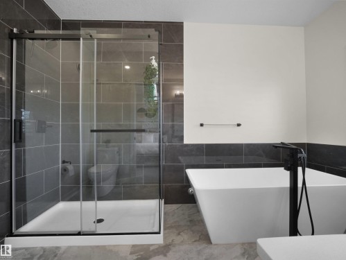 821 Morris Avenue, Leduc, AB - Indoor Photo Showing Bathroom