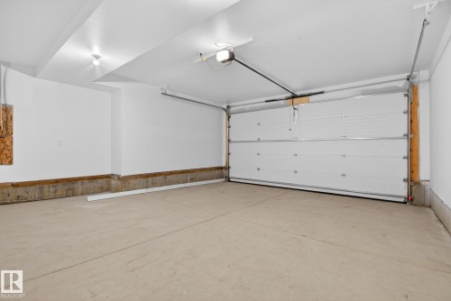 3605 James Mowatt Trail, Edmonton, AB - Indoor Photo Showing Garage
