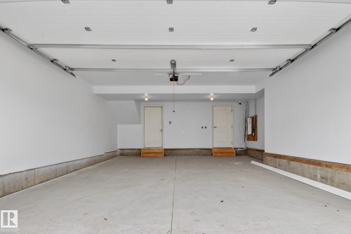 3605 James Mowatt Trail, Edmonton, AB - Indoor Photo Showing Garage