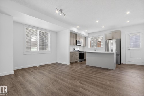 3605 James Mowatt Trail, Edmonton, AB - Indoor Photo Showing Kitchen