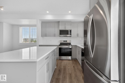 3605 James Mowatt Trail, Edmonton, AB - Indoor Photo Showing Kitchen With Upgraded Kitchen