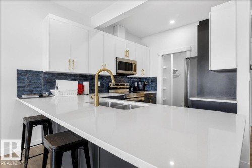 15 1910 Collip View View Sw, Edmonton, AB - Indoor Photo Showing Kitchen With Double Sink With Upgraded Kitchen