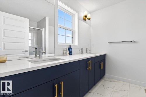 15 1910 Collip View View Sw, Edmonton, AB - Indoor Photo Showing Bathroom