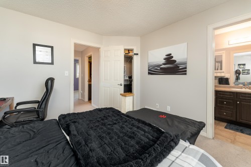 92 Calvert Wynd, Fort Saskatchewan, AB - Indoor Photo Showing Bedroom