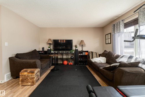 92 Calvert Wynd, Fort Saskatchewan, AB - Indoor Photo Showing Living Room