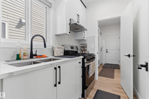 439 Roberts Cres, Leduc, AB - Indoor Photo Showing Kitchen With Double Sink
