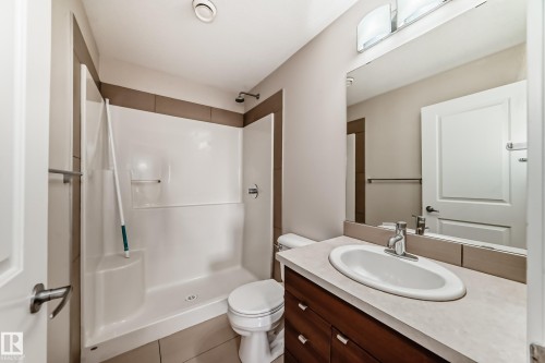 413 9519 160 Avenue, Edmonton, AB - Indoor Photo Showing Bathroom