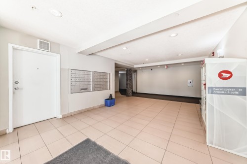 413 9519 160 Avenue, Edmonton, AB - Indoor Photo Showing Other Room