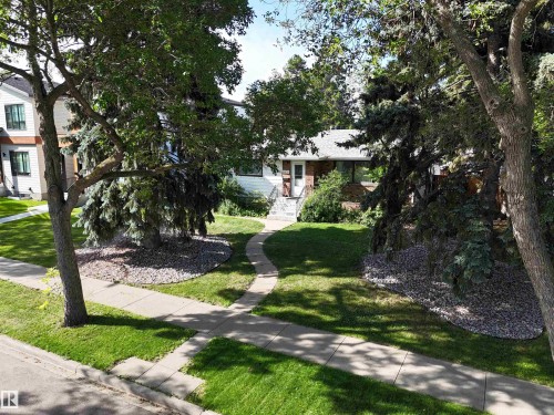 8239 93A Avenue, Edmonton, AB - Outdoor