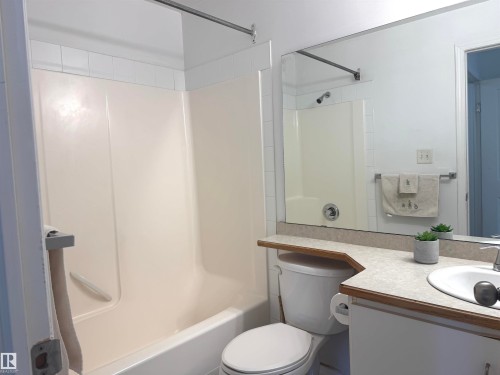 210 11325 83 Street, Edmonton, AB - Indoor Photo Showing Bathroom