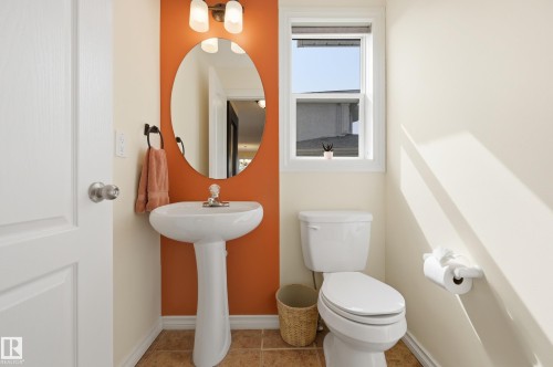 11503 10 Avenue, Edmonton, AB - Indoor Photo Showing Bathroom