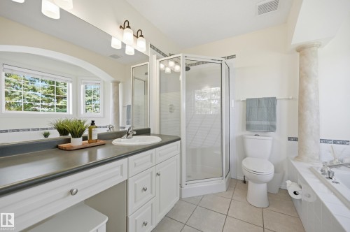 11503 10 Avenue, Edmonton, AB - Indoor Photo Showing Bathroom