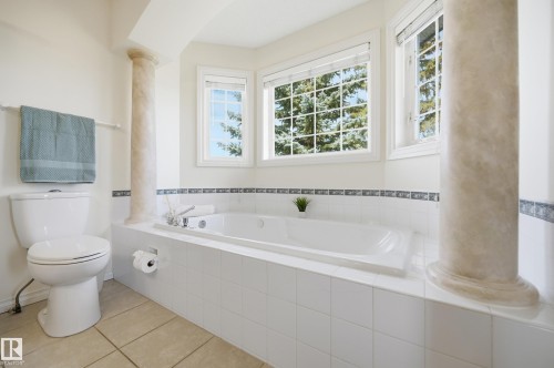 11503 10 Avenue, Edmonton, AB - Indoor Photo Showing Bathroom