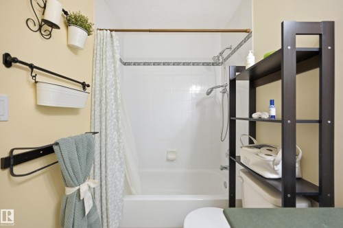 11503 10 Avenue, Edmonton, AB - Indoor Photo Showing Bathroom