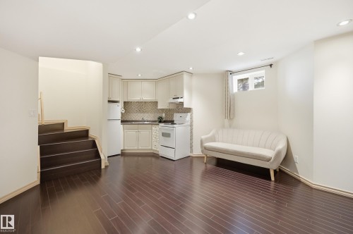11503 10 Avenue, Edmonton, AB - Indoor Photo Showing Kitchen
