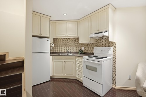 11503 10 Avenue, Edmonton, AB - Indoor Photo Showing Kitchen