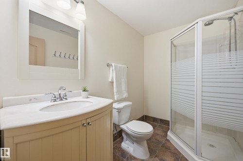 11503 10 Avenue, Edmonton, AB - Indoor Photo Showing Bathroom
